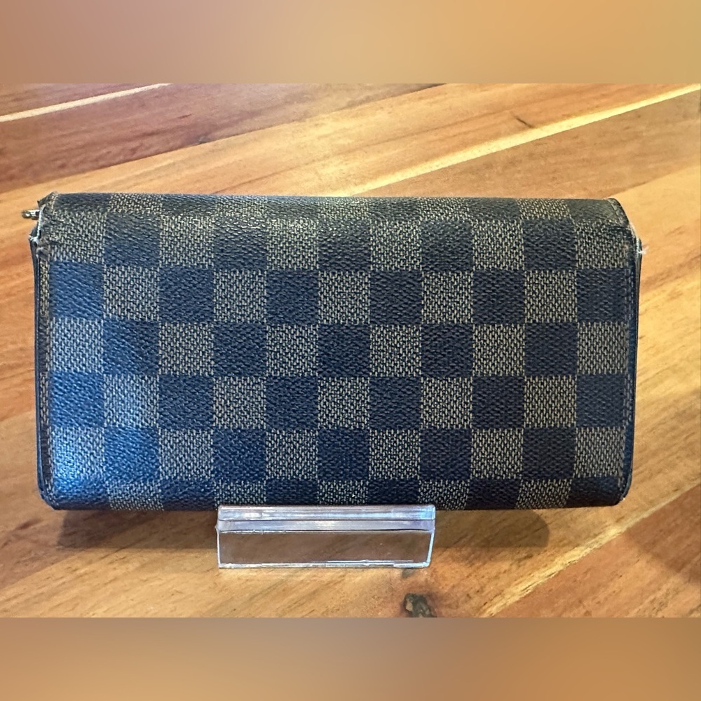 Authentic Louis Vuitton Damier Sarah Wallet - Picture 8 of 14